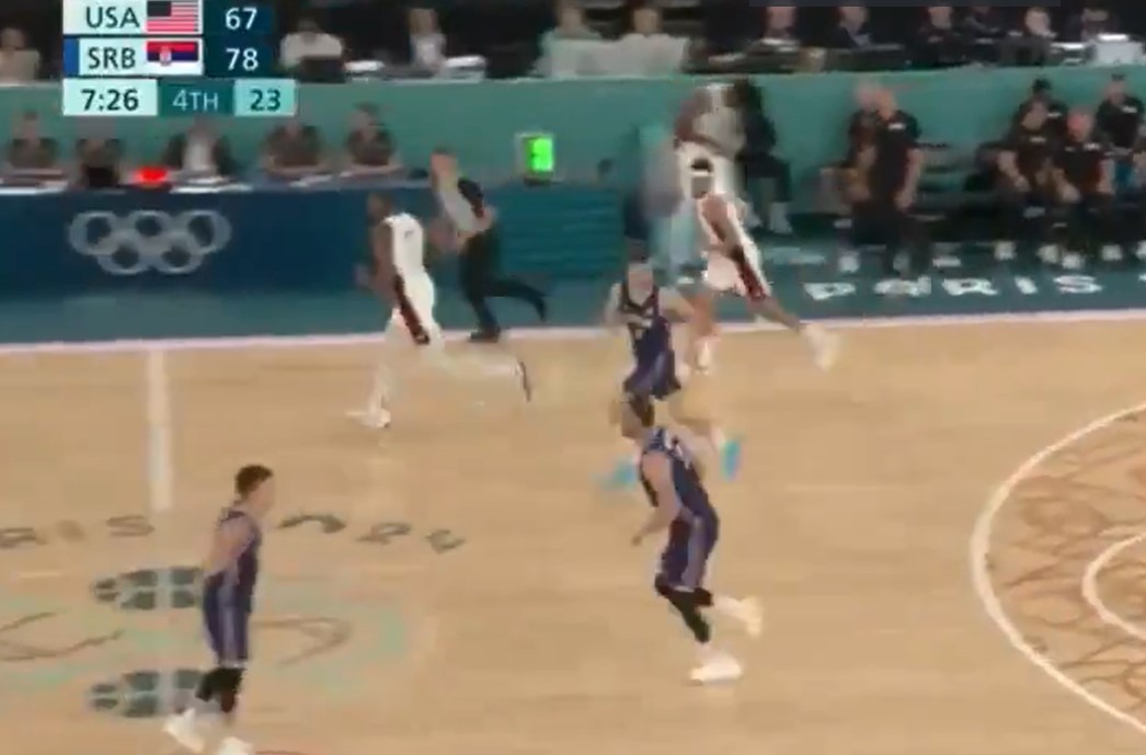 (VIDEO) TRI SITUACIJE SPORNE Sudije oštetile Srbiju protiv Amerike: Svi su primijetili ove greške