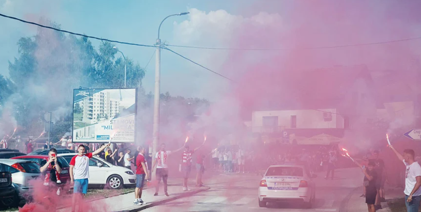 (FOTO/VIDEO) MEČ PROTIV JAHORINE Veličanstven doček za košarkaše Crvene zvezde