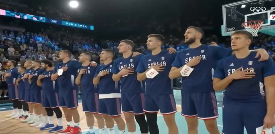 (VIDEO) OVO JE RAZLIKA IZMEĐU NAS I NJIH Pogledajte potez košarkaša nakon himne