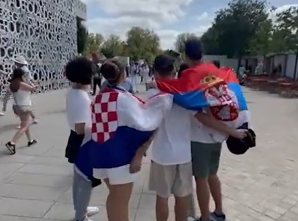 (VIDEO) "KAKVA BRAĆA" Srbi i Hrvati zajedno navijaju za Đokovića u finalu OI u Parizu