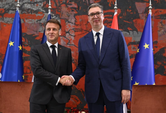 VUČIĆ OTKRIO O ČEMU RAZGOVARA SA MAKRONOM Na stolu važne teme, a poseban akcenat je na jednoj stvari