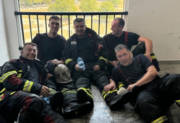 (FOTO) "HEROJI NAŠI" Ovako izgledaju lica hrabrih tuzlanskih vatrogasaca nakon teške intervencije