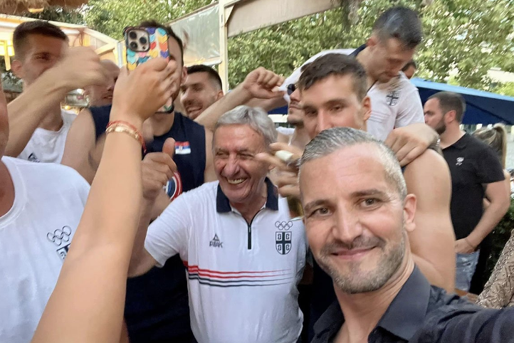 (FOTO) "BILO JE I SUZA" Pjevač koji je uveseljavao Orlove otkrio detalje sa proslave