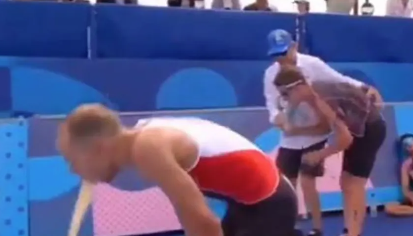(VIDEO) NAVIJAČI BIJESNI NA GRADONAČELNICU Olimpijac ne može da stane da povraća