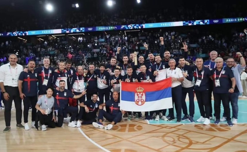 (VIDEO) ORLOVI SLETJELI U SRBIJU Bronzani košarkaši stigli kući