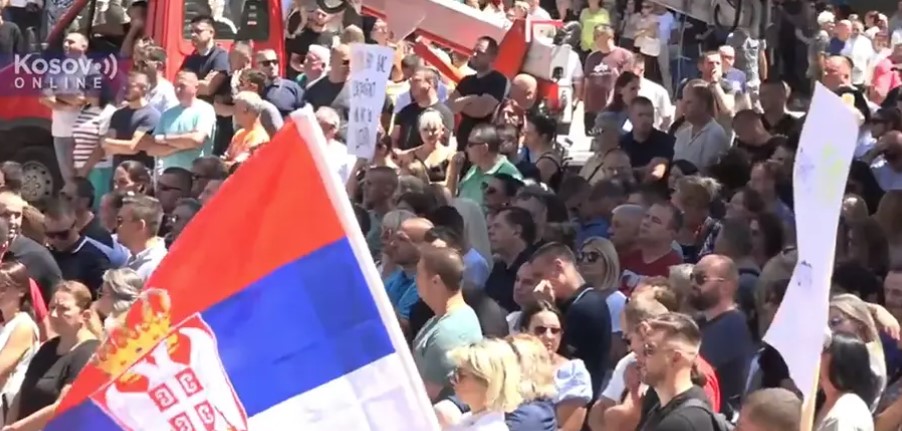 "KURTI, NISI NAS SVE PROTJERAO" Hiljade Srba na sjeveru KiM protestovalo zbog najave otvaranja mosta na Ibru