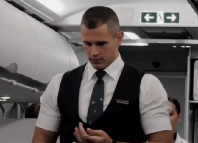 (VIDEO) "ODJEDNOM IZGUBIH STRAH OD LETENJA" Srpski stjuardi oduševili putnice u avionu