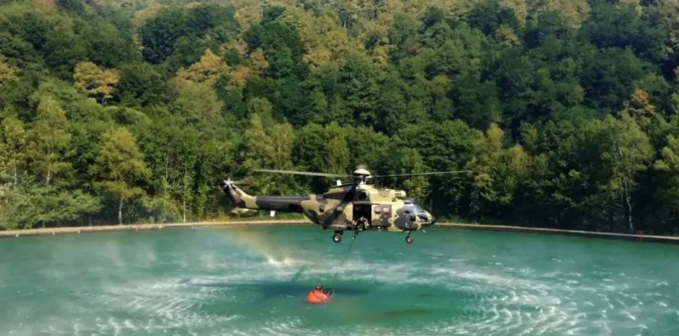 HELIKOPTER "SUPER PUMA" U AKCIJI Pomoć Srbije koja se čakala danima