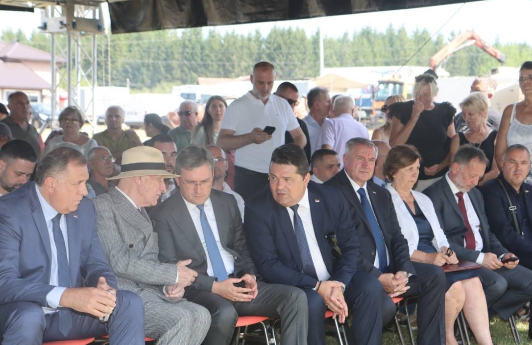 PIKSI POKAZAO DA JE VELIKI PROFESIONALAC Odigrao Kočića nakon što je saznao da mu je umro otac