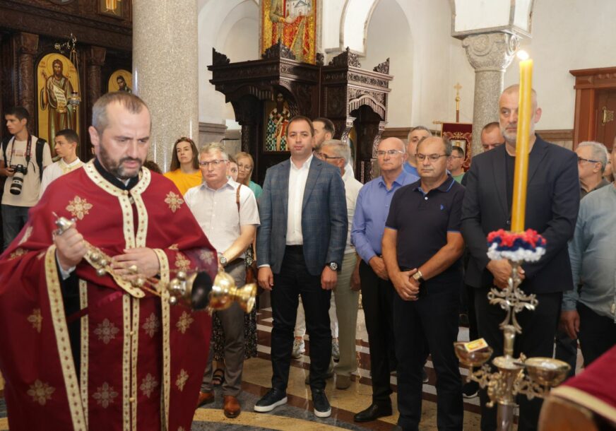 "ZAUVIJEK ĆEMO PAMTITI ZLOČIN ZA KOJI NIKO NIJE ODGOVARAO" Selak na parastosu žrtvama "Oluje"