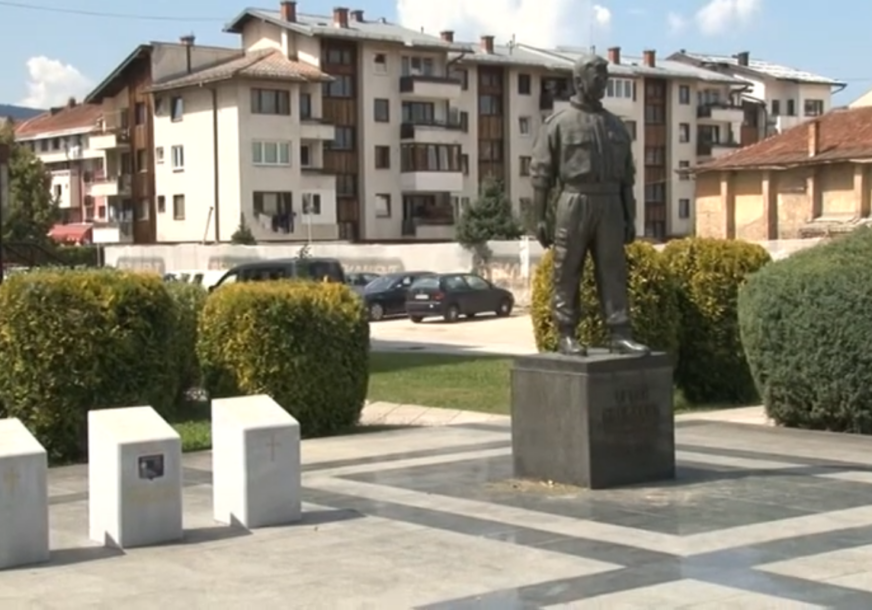 ODGOVORA I DALJE NEMA Obilježeno 26 godina od svirepog ubistva komandanta "Belih vukova" Srđana Kneževića