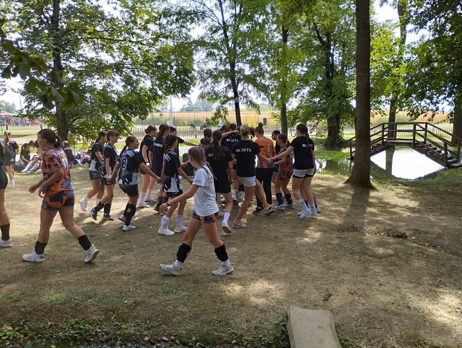 (FOTO/VIDEO) PREDIVAN PRIZOR U BIJELJINI Mlade rukometašice iz Srbije i Crne Gore zaigrale kolo