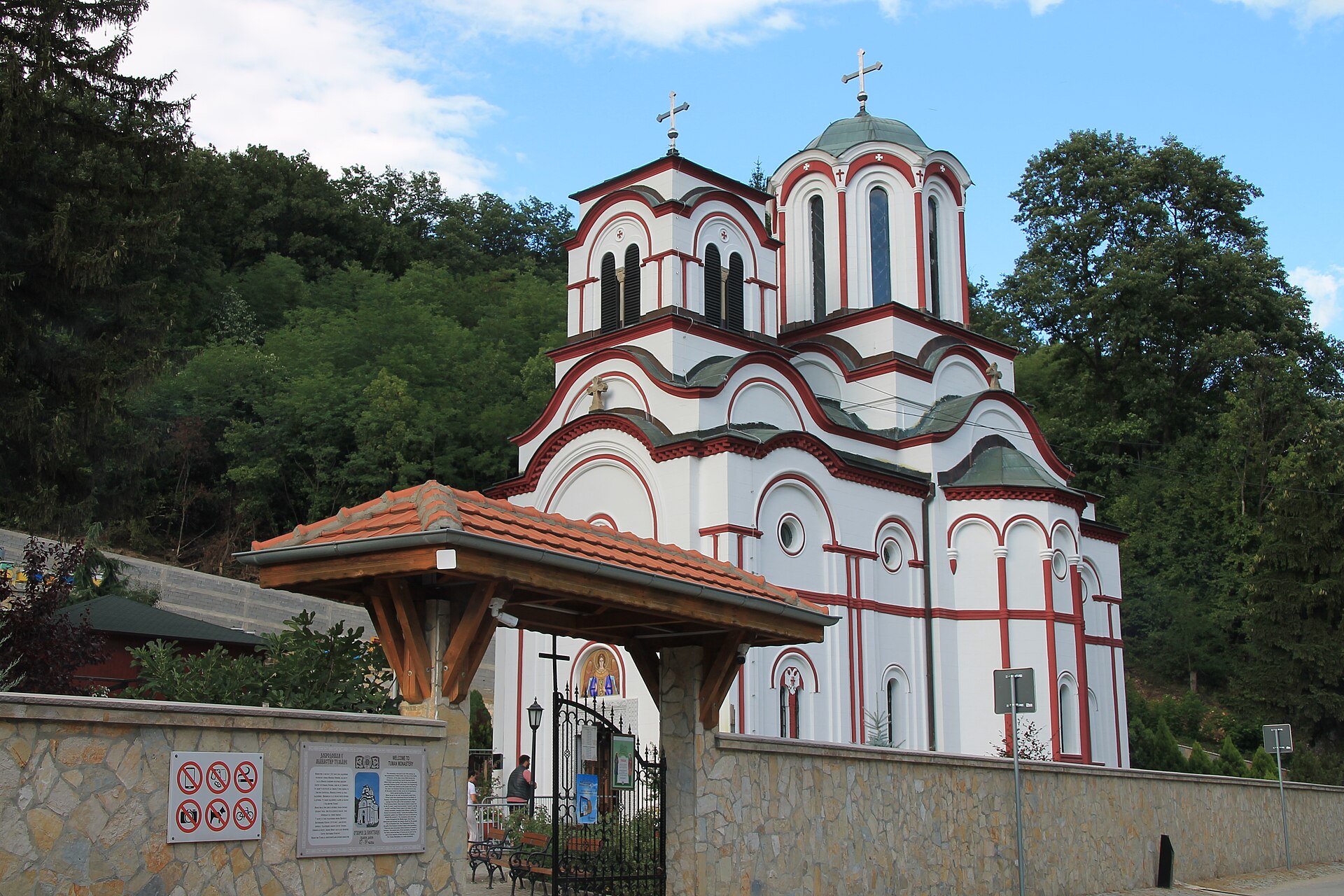 OČEKUJE SE NA DESETINE HILJADA VJERNIKA U MANASTIRU TUMANE SPC danas proslavlja praznik Svetih Zosima i Jakova tumanskih