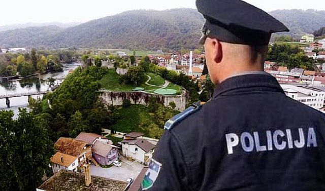 STRAVA U BOSANSKOJ KRUPI Ubo suprugu nožem u vrat pa sebe izbo po stomaku