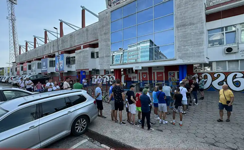 "MA, PROLAZIMO SIGURNO" Fudbalska groznica u Banjaluci: Borac dočekuje Ferencvaroš