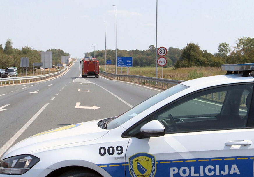 STRAVIČNA NESREĆA U BRČKOM Mladić (18) naletio na traktoristu, čovjek odletio u provaliju i stradao na licu mjesta