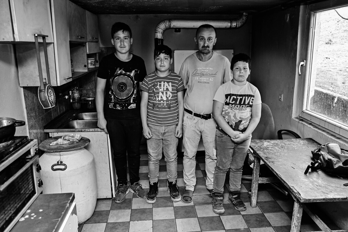 ŽIVE U TEŠKIM USLOVIMA Na humanitarnom sajmu knjiga prikupljeno 1.375 KM za porodicu Đurašinović