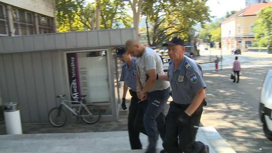 DETALJI UŽASA U BOSANSKOJ KRUPI Muškarac koji je pokušao ubiti suprugu predat Tužilaštvu USK