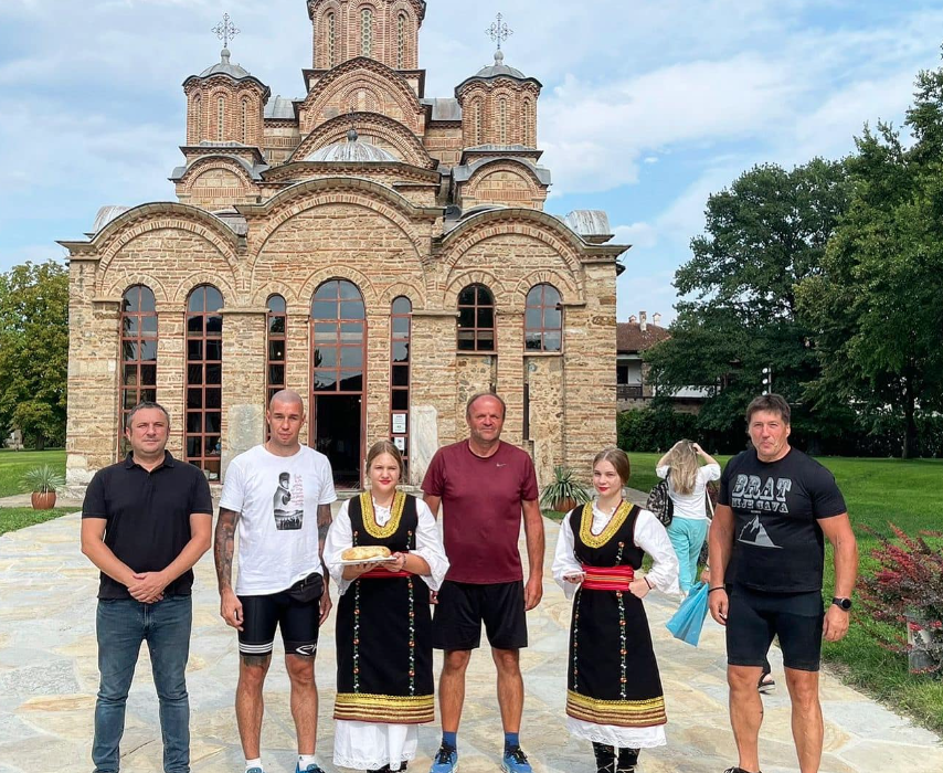 (FOTO/VIDEO) SRPSKE SVETINJE POBJEĐUJU SVAKI STRAH Marko Nikolić za ALOonline o trodnevnom hodočašću do Gračanice: Zakleo sam se, kupiću makar jedan ar zemlje na Kosovu