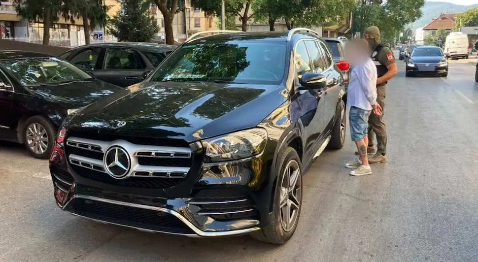 (FOTO/VIDEO) POZNATO ŠTA JE SVE ZAPLIJENJENO U PRETRESIMA Pogledajte hapšenje osumnjičenih u akciji "Alfa", oglasila se policija