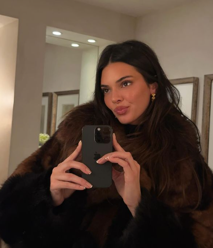 (FOTO) DA LI JE PRETJERALA? Nova objava Kendal Džener izazvala pažnju javnosti, komentari su se samo nizali