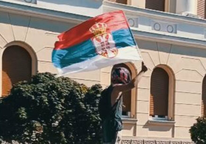 (VIDEO) POZNATO KO JE MOTORISTA KOJI JE SLAVIO ZLATO VATERPOLISTA U BANJALUCI Prije 10 godina osvojio titulu svjetskog prvaka, snimak oduševio region