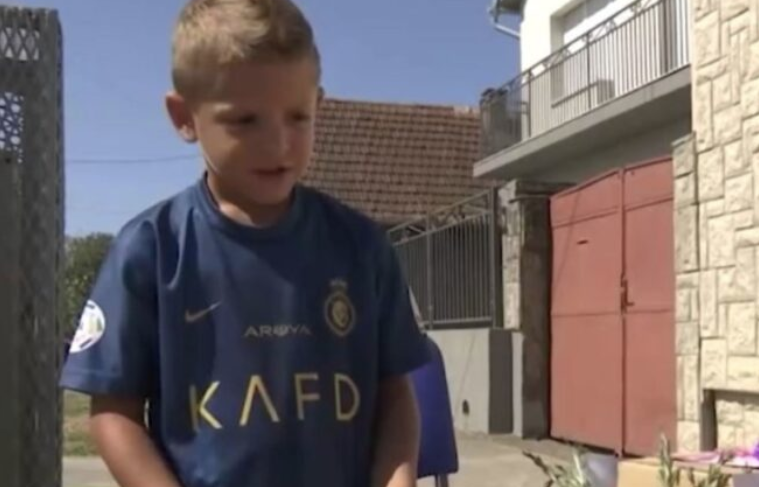 MALI HUMANITARAC VELIKOG SRCA Nikola prodaje igračke kako bi pomagao bolesnoj djeci
