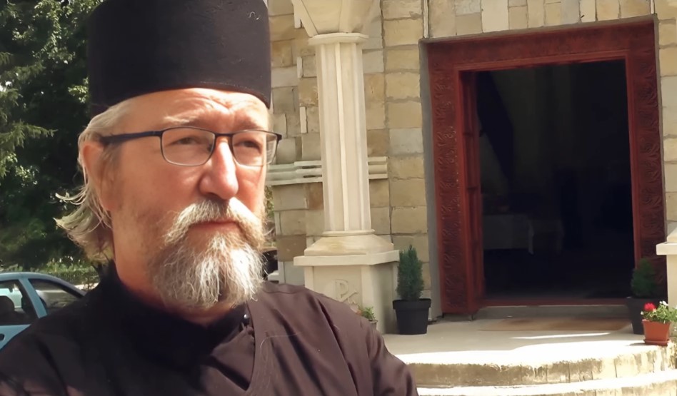 ŠTA BI TREBALO URADITI NA PREOBRAŽENJE: Otac Vukman objašnjava zašto danas postimo uz osveštano grožđe, vino i ribu