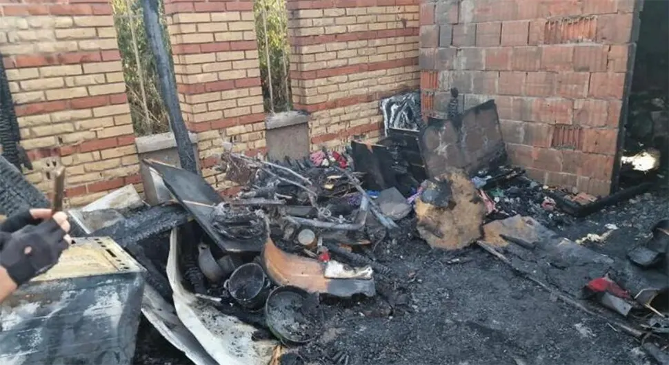 (FOTO) DETALJI HORORA U NOVOM SADU U požaru stradali roditelji i četvoro djece: Sumnja se da je vatra izbila zbog električnih instalacija