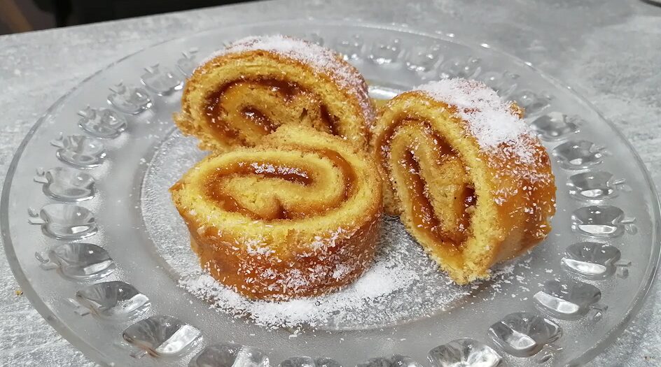 NEPREVAZIĐEN STARINSKI SLATKIŠ Najljepši i najjednostavniji recept za bakin rolat sa džemom