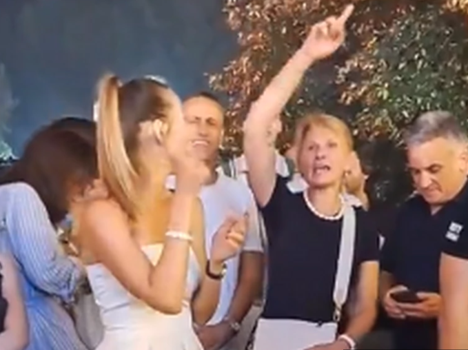 (VIDEO) POJAVIO SE SNIMAK JELENE SA SLAVLJA Novakova supruga oduševila sve prisutne: Pokazala kako se zabavlja sa svekrvom
