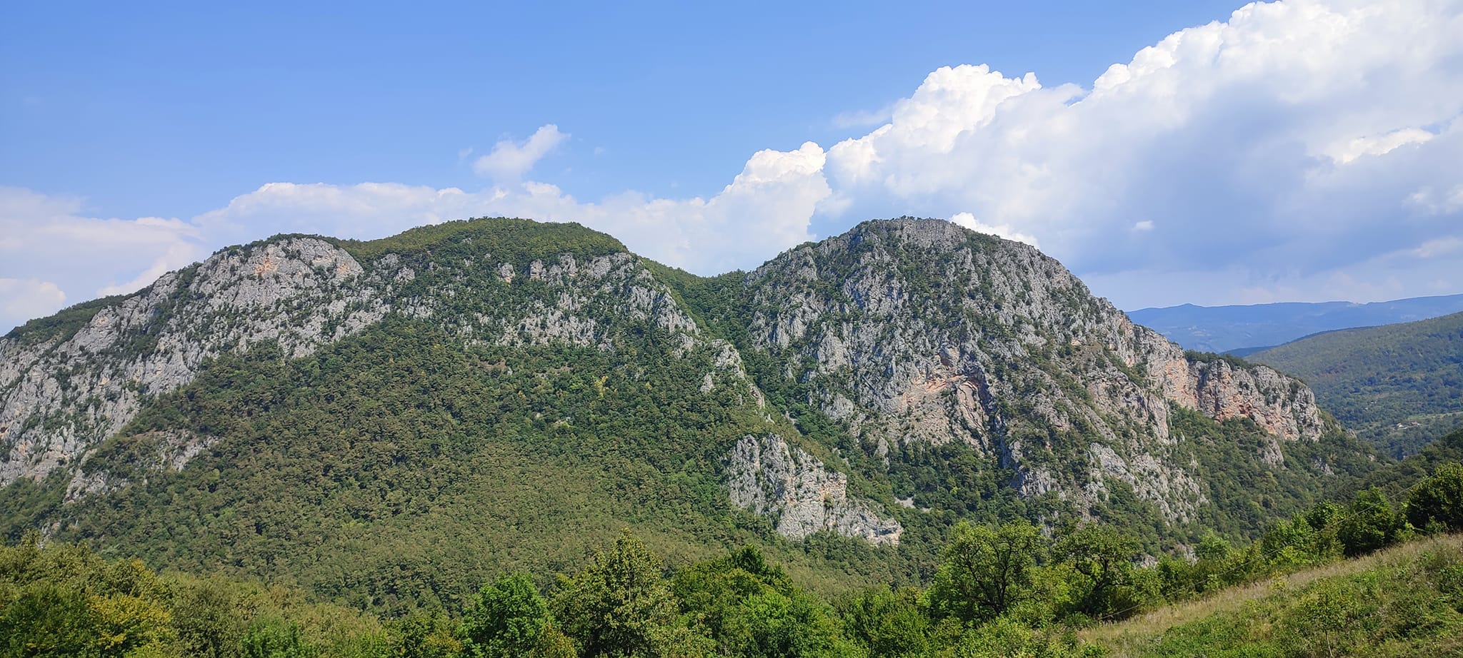 (FOTO) VELIKO OTKRIĆE! U Srpskoj pronađena nekropola stećaka