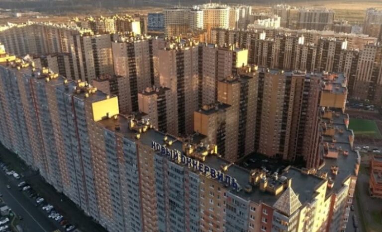 ZGRADA KOJA PODSJEĆA NA “LJUDSKI MRAVINJAK” U njoj živi između 11.000 i 18.000 stanovnika