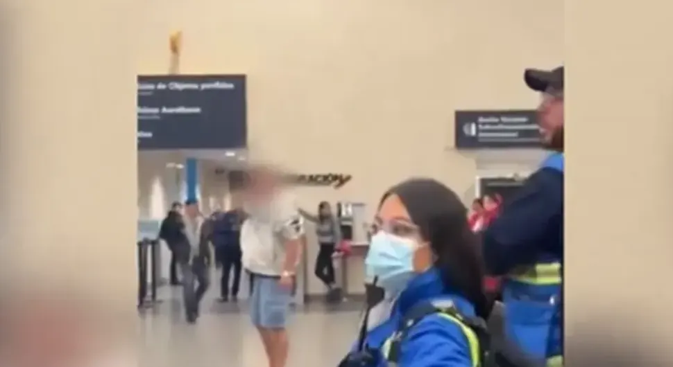 (UZNЕMIRUJUĆI VIDЕO) "KUDA IDE OVAJ SVIJET?" Balkanac na aerodromu razbio flašu, pa se sjekao po vratu: Razlog je bizaran