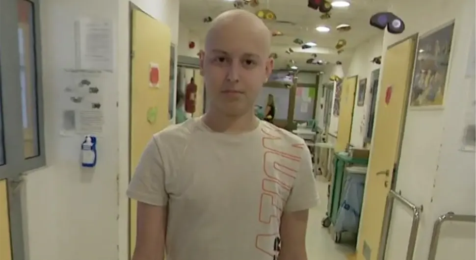 TEK MU JE 16 GODINA, A VEĆ DRUGI PUT VODI BITKU ZA ŽIVOT Damiru (16) nedavno preminula majka, njemu se vratila leukemija