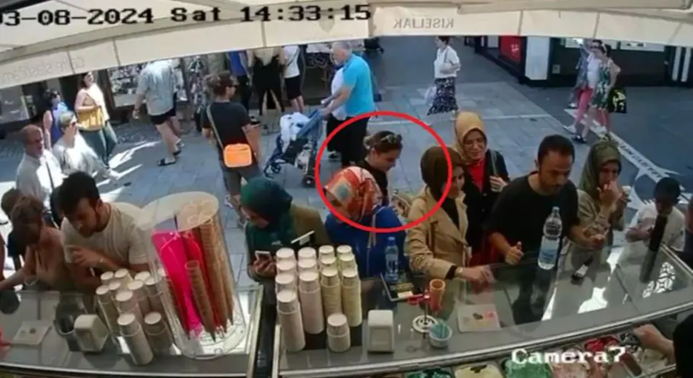 TRAŽI SE LICE SA SNIMKA Turisti opljačkani u centru Sarajeva, kamera sve zabilježila