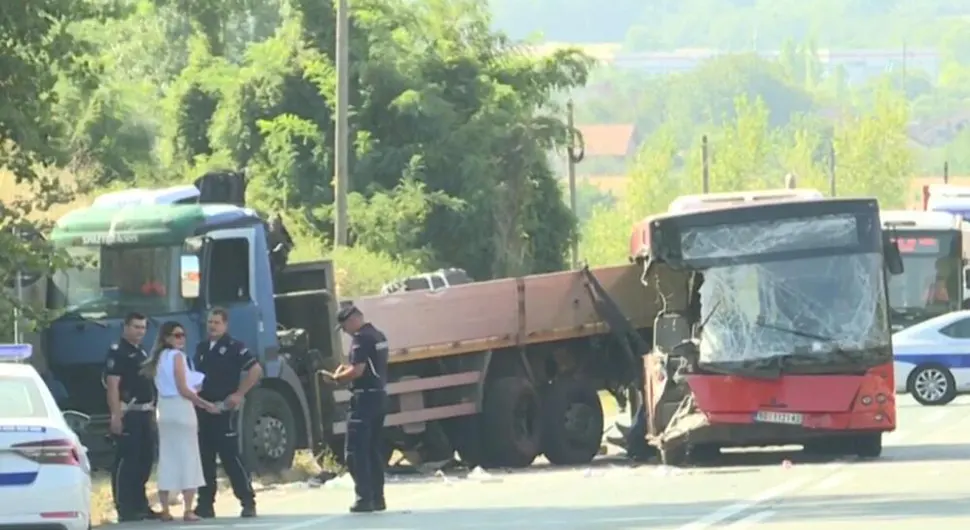 "NE ZNAM KAKO ME NIJE VIDIO" Vozač kamiona ispričao šta se desilo sekund prije udesa sa autobusom