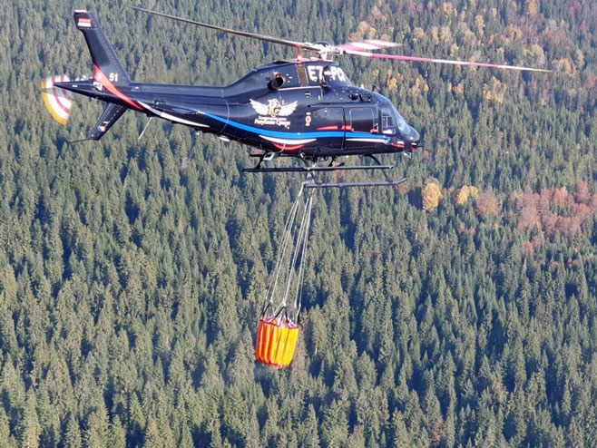 POSTOJI TENDENCIJA DA SE PROŠIRI Helikopter gasi požar na deponiji kod Višegrada