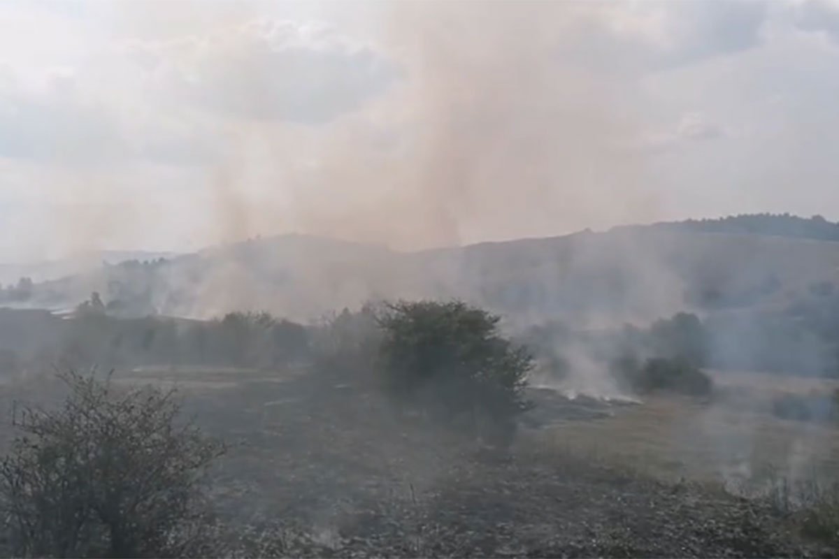 GORJELI ŠIKARA I RASTINJE Požar kod Gacka pod kontrolom