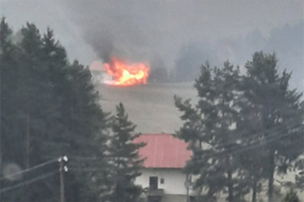 POŽAR NA RAVNOJ ROMANIJI Od groma se zapalio pomoćni objekat