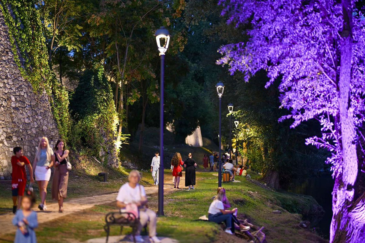 OSVIJETLJEN I GRADSKI MOST Banjaluka dobila šetalište uz Kastel