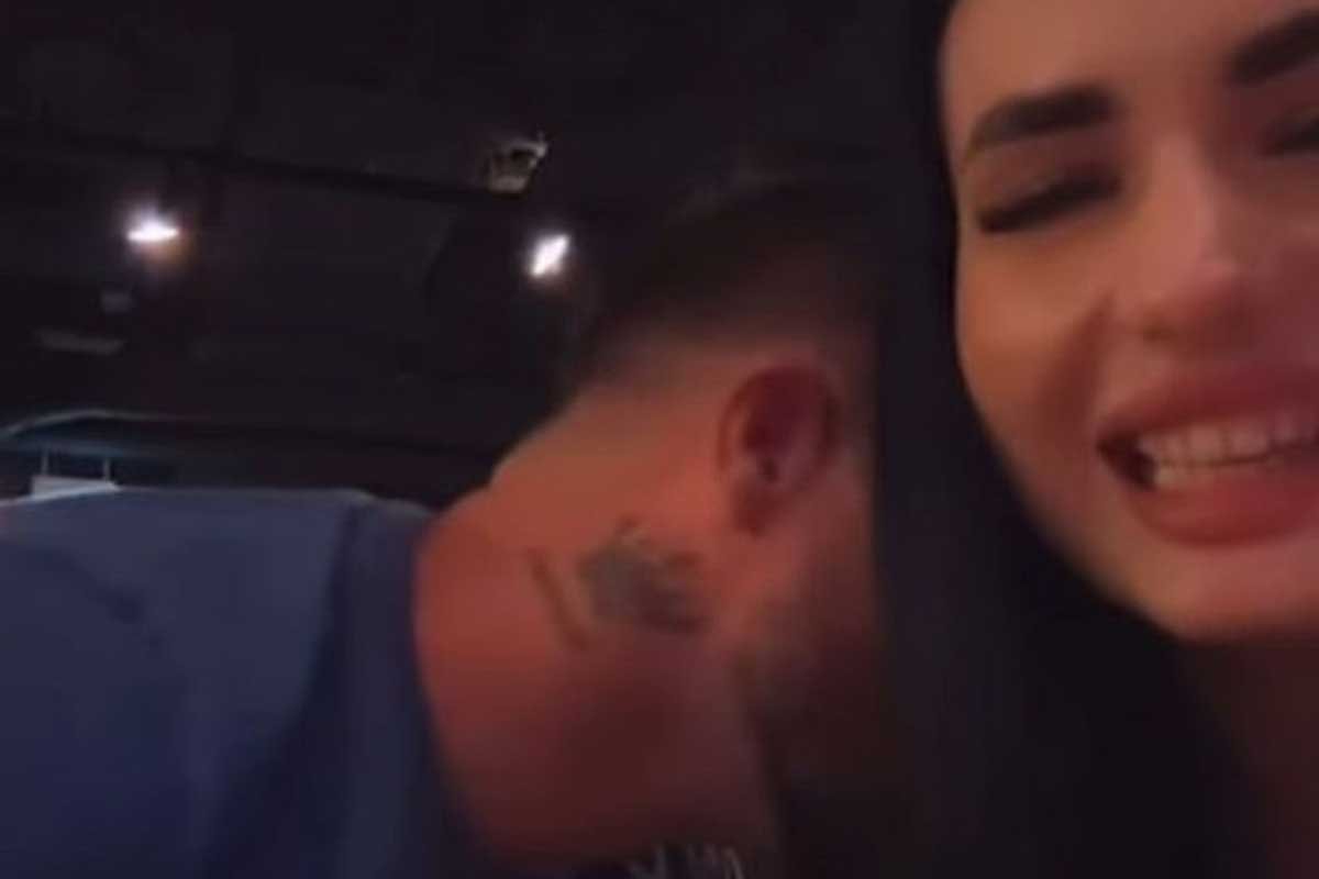 (VIDEO) LJUBI 22 GODINE MLAĐU Mc Stojan objavio video na kom razmjenjuje nježnsti sa Zoranom: Da li sam tebe naježio?