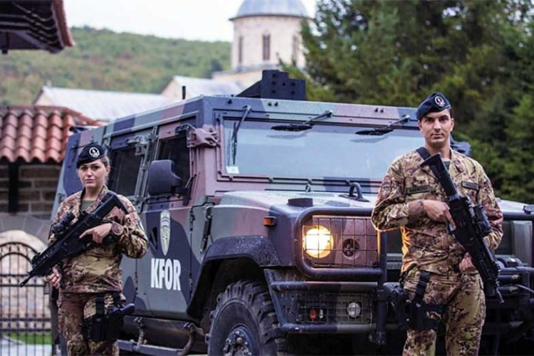 NAPETO JE U KOSOVSKOJ MITROVICI Pojačano prisustvo KFOR vojnika