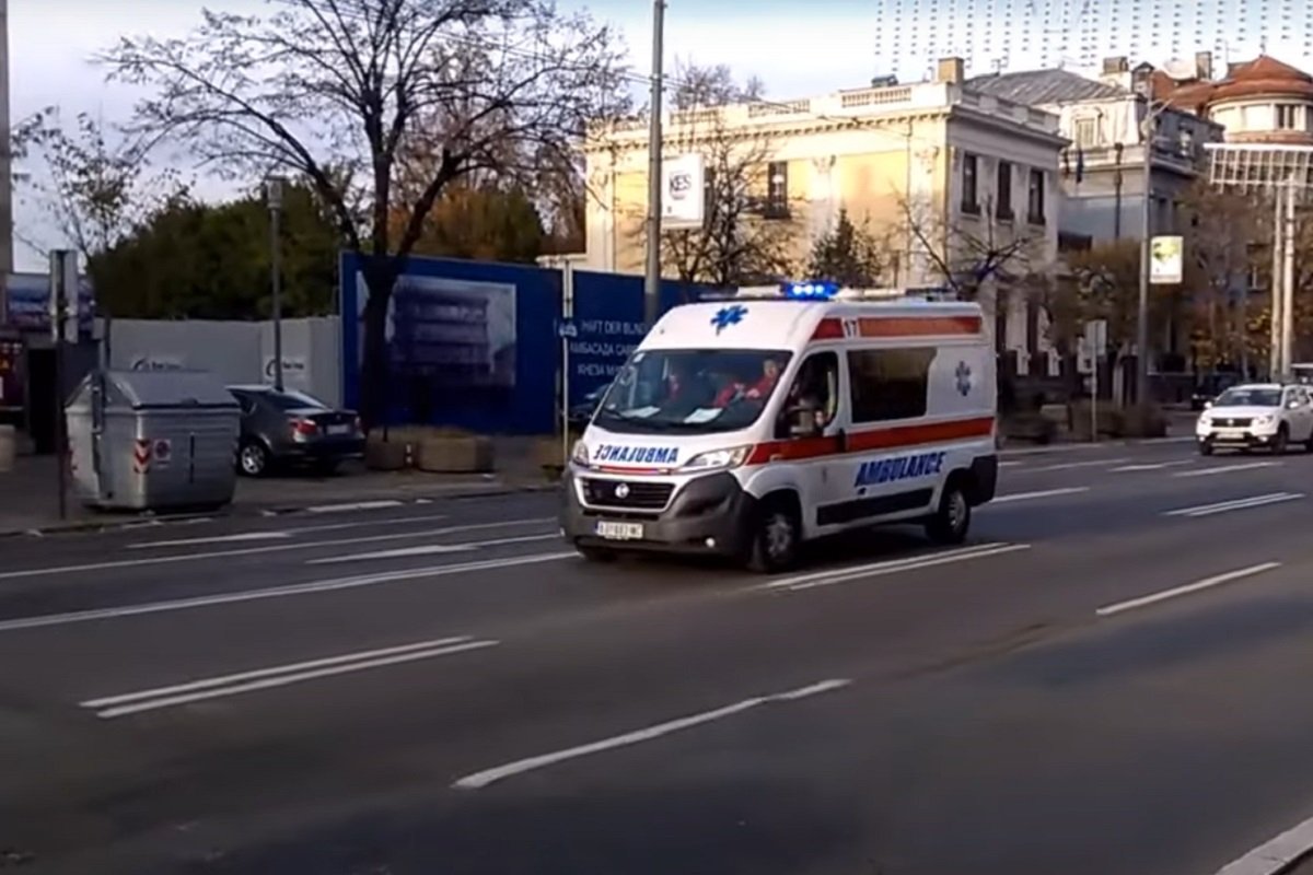 TRAGEDIJA IZBJEGNUTA ZA DLAKU Bandera pala na metar od djece koja su se igrala