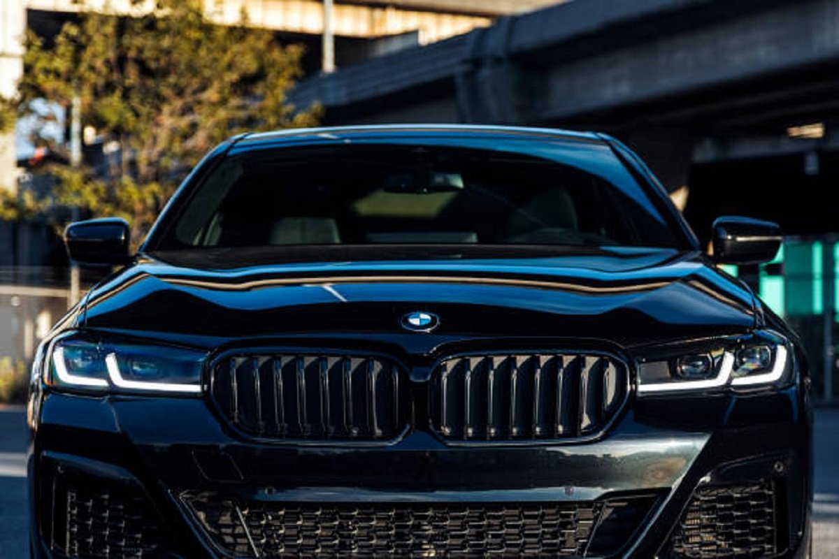 OSIGURANJE POKRIVA SAMO DIO ŠTETE Mladić (21) izgubio BMW u poplavama i sada traži donacije
