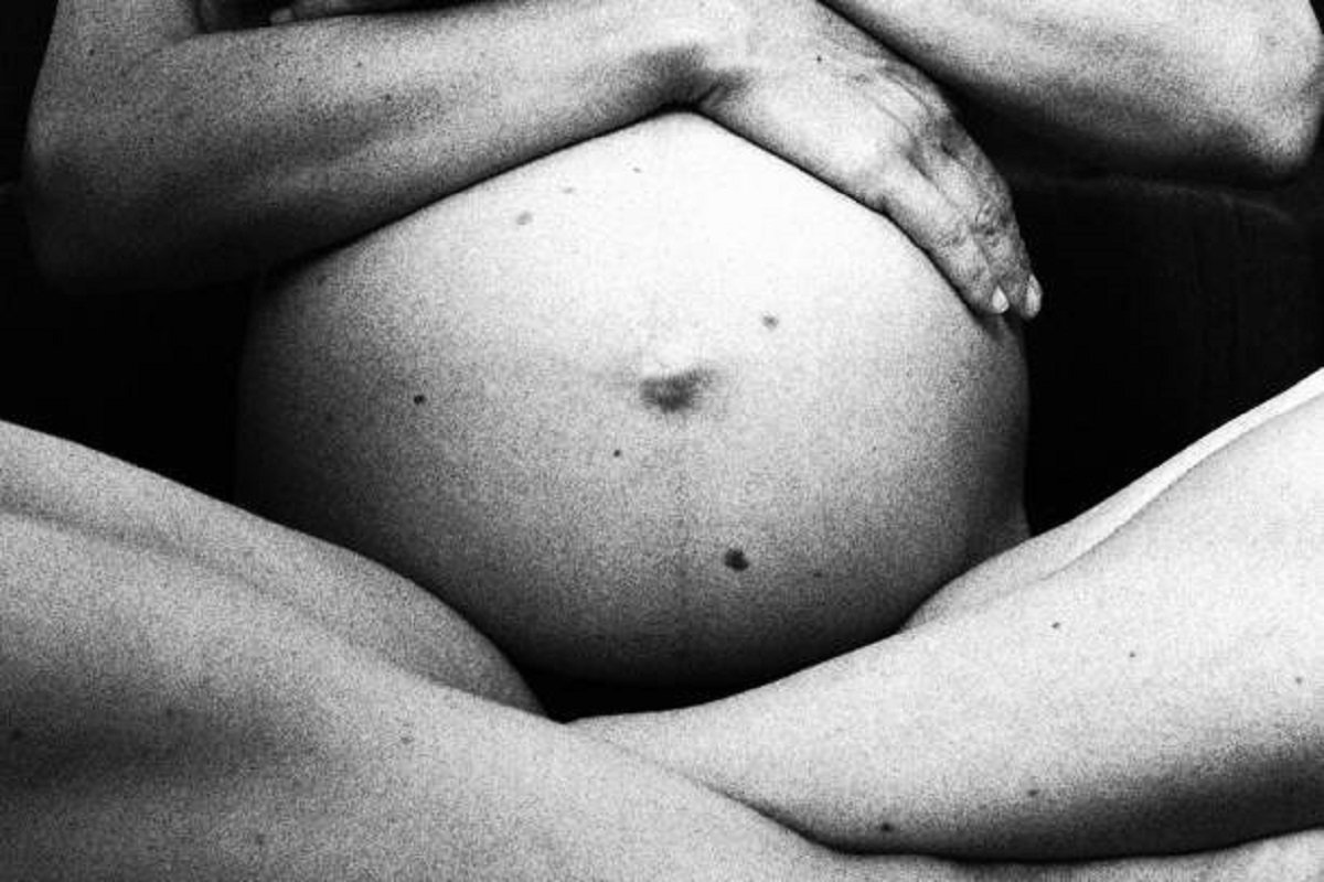 DOGAĐAJ PRENOSILI UŽIVO Umrla nakon porođaja u kući sekte: Bila je bez svijesti
