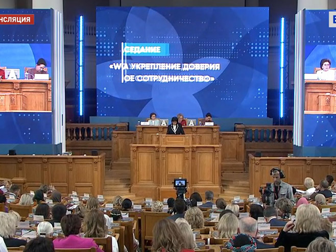 GOLIĆEVA NA FORUMU U SANKT PETERBURGU KOJEM PRISUSTVUJE PUTIN Trpimo pritiske i sankcije, ali se odupiremo zahvaljujući prijateljima
