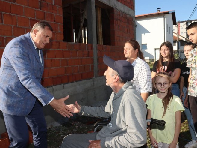 (FOTO) LIJEPA VIJEST ZA SEDMOČLANU PORODICU Zahvaljujući donaciji predsjednika Srpske uskoro kuća za Markoviće iz Bratunca
