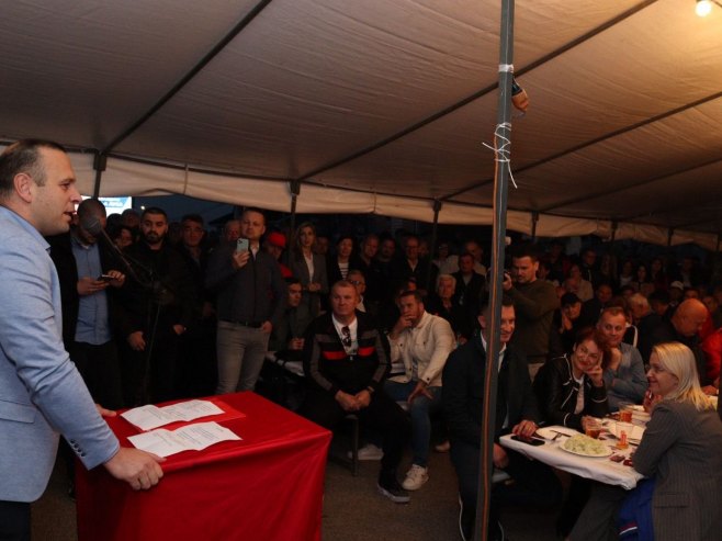 (FOTO) ŠOBOT I ĐAJIĆ NA TRIBINI U DRAKULIĆU: Pobjeđujemo jer radimo za svakog građanina, u svakom dijelu Banjaluke