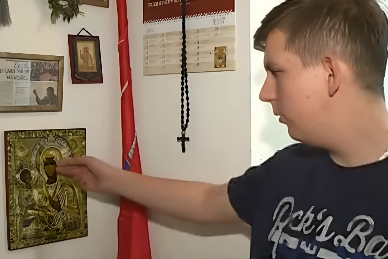 (FOTO) BOG UVIJEK IMA NAČIN DA NAS PODSJETI NA SVOJU PRISUTNOST Pobožni Banjalučanin iscijelio majku molitvama, ikona Bogorodice u njihovom domu „proplakala“